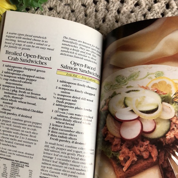 Pillsbury Most Requested Recipes: Chicken & Fish Cookbook - 1991 - Picture 5 of 9